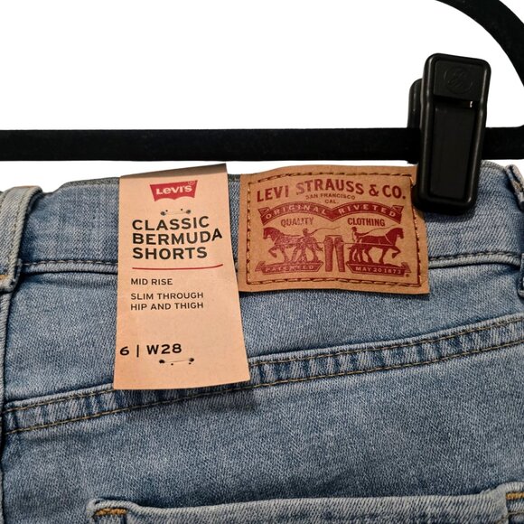 Levi’s Light Wash Bermuda Denim Shorts | Women’s 28 | NWT - Picture 5 of 5